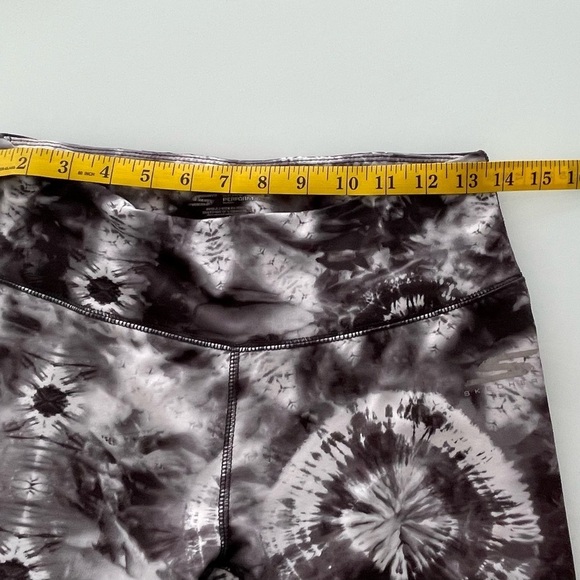 Skechers Women’s Leggings Size Medium Check Photos Black White Tie Dye Go Art - Picture 3 of 6